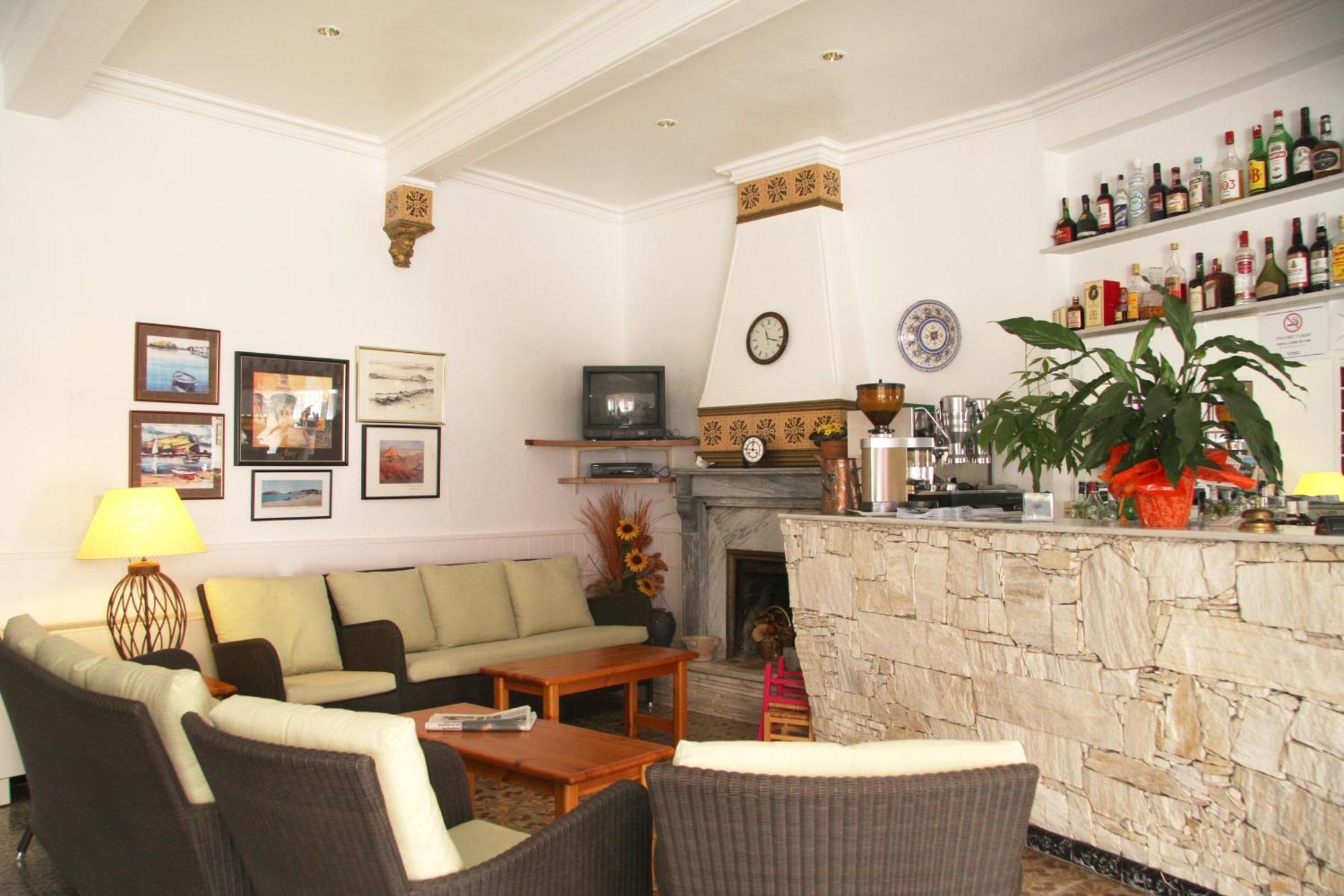 Hostal La Florida Льянсса Экстерьер фото